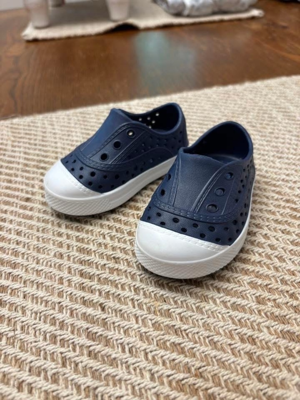 NWOT Baby Navy Slip-On Shoes Great for Water/Outdoors Size 3 (fit like 1 or 2)